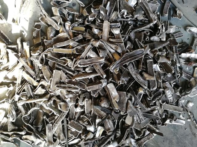 <strong>廢舊斷橋鋁的脫漆處理方法及其優勢介紹</strong>